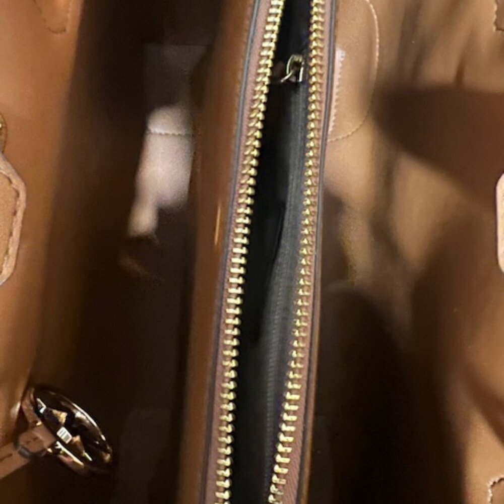 Michael Kors Mercer Gallery Medium Center Zip Tote - Picture 11 of 14